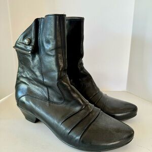 FIDJI Black Leather Ankle Boots
